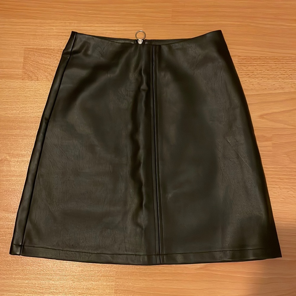 Faux leather skirt with zipper in the back